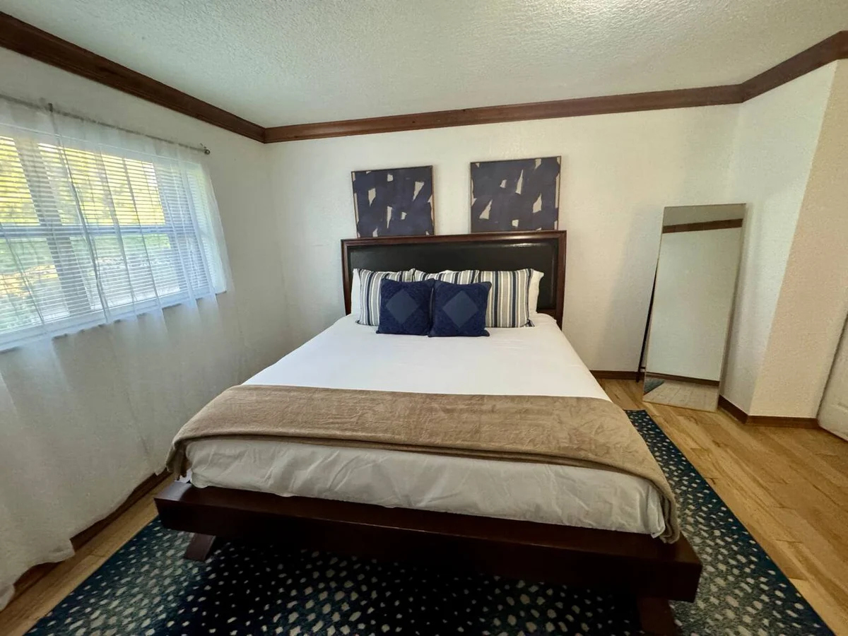 Bedroom 5 image 1