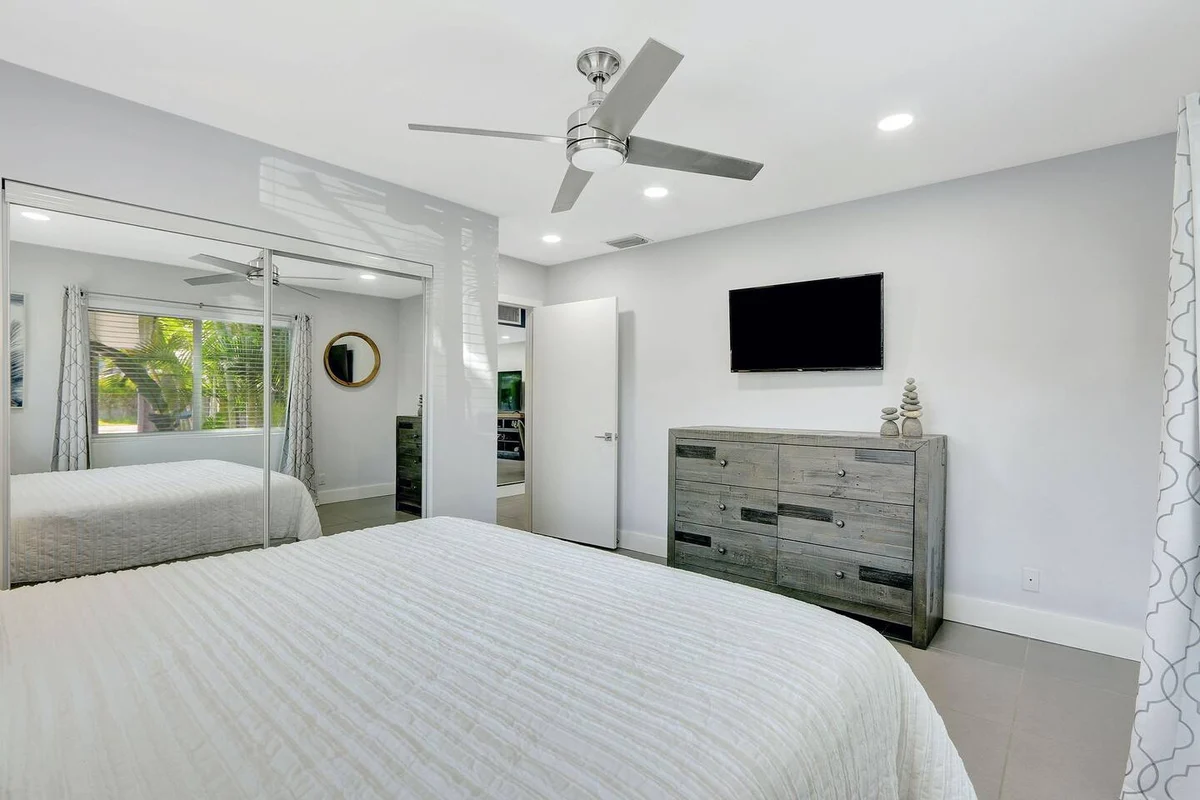 Bedroom 1 image 1