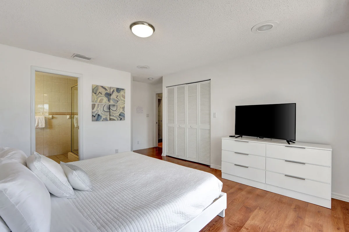 Bedroom 1 image 1