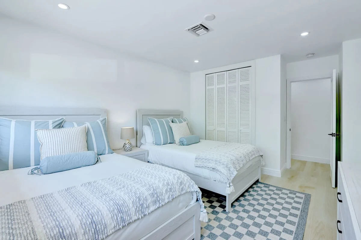Bedroom 3 image 1