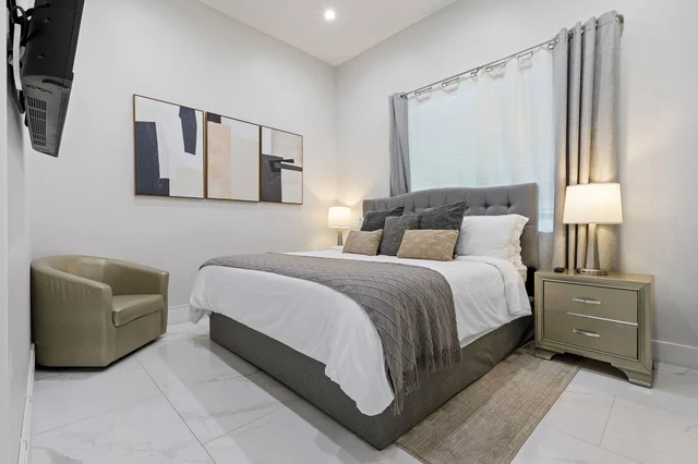 Bedroom 3 image 1