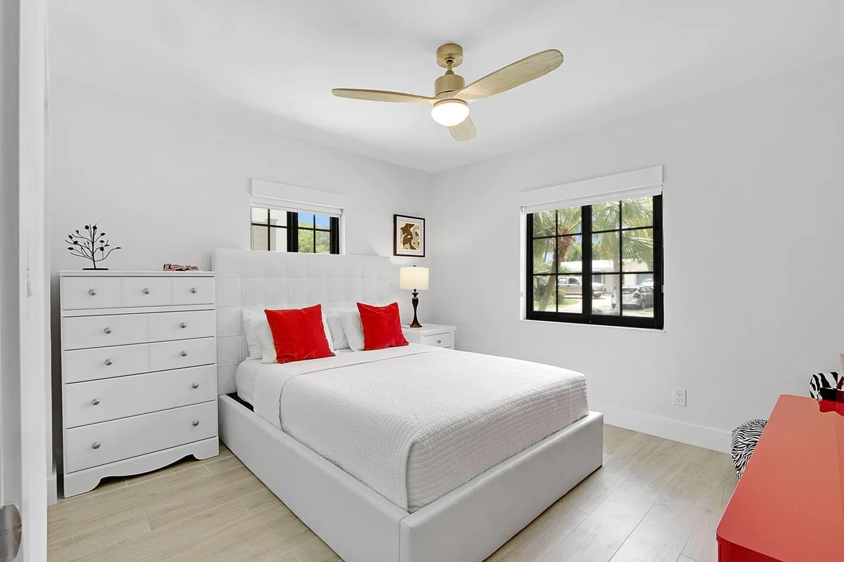 Bedroom 2 image 1