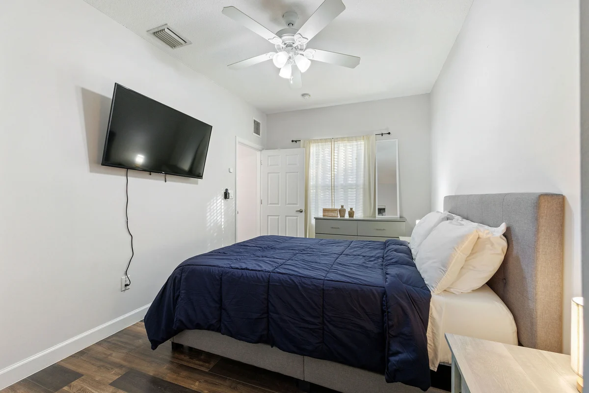 Bedroom 1 image 1