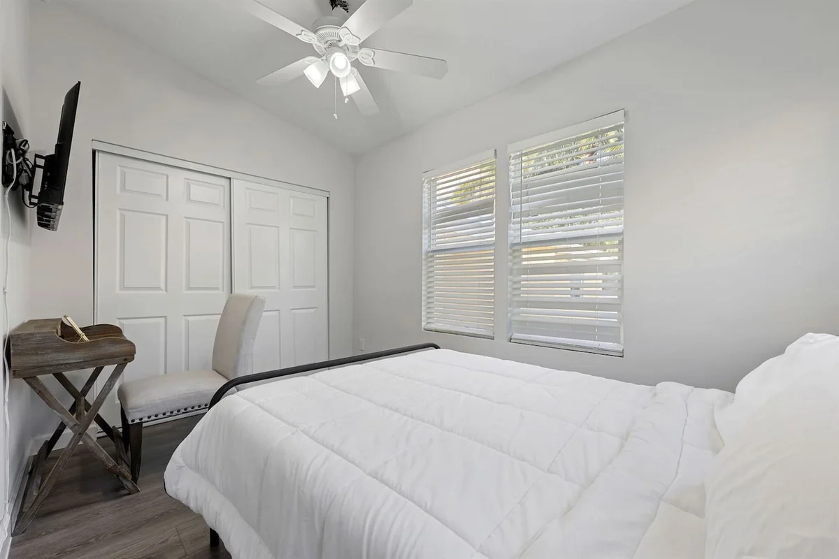 Bedroom 2 image 1