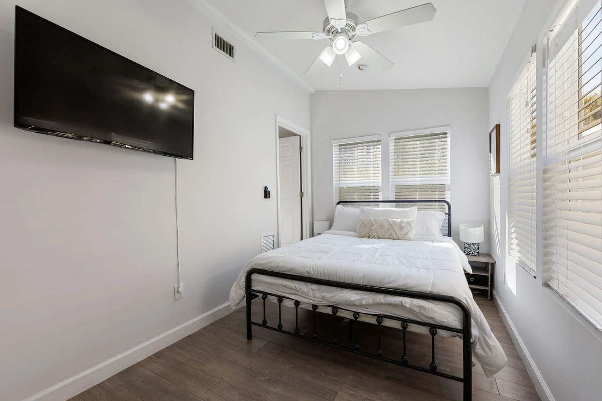 Bedroom 1 image 1