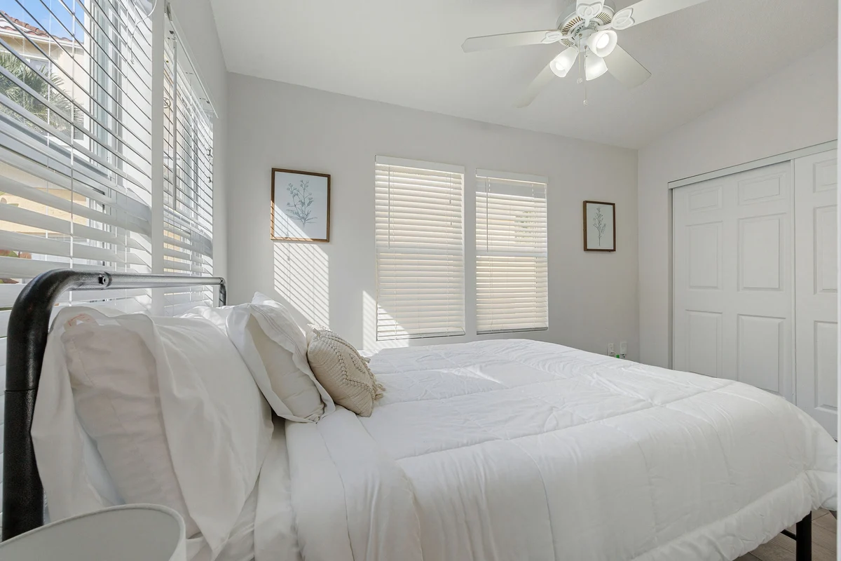 Bedroom 5 image 1