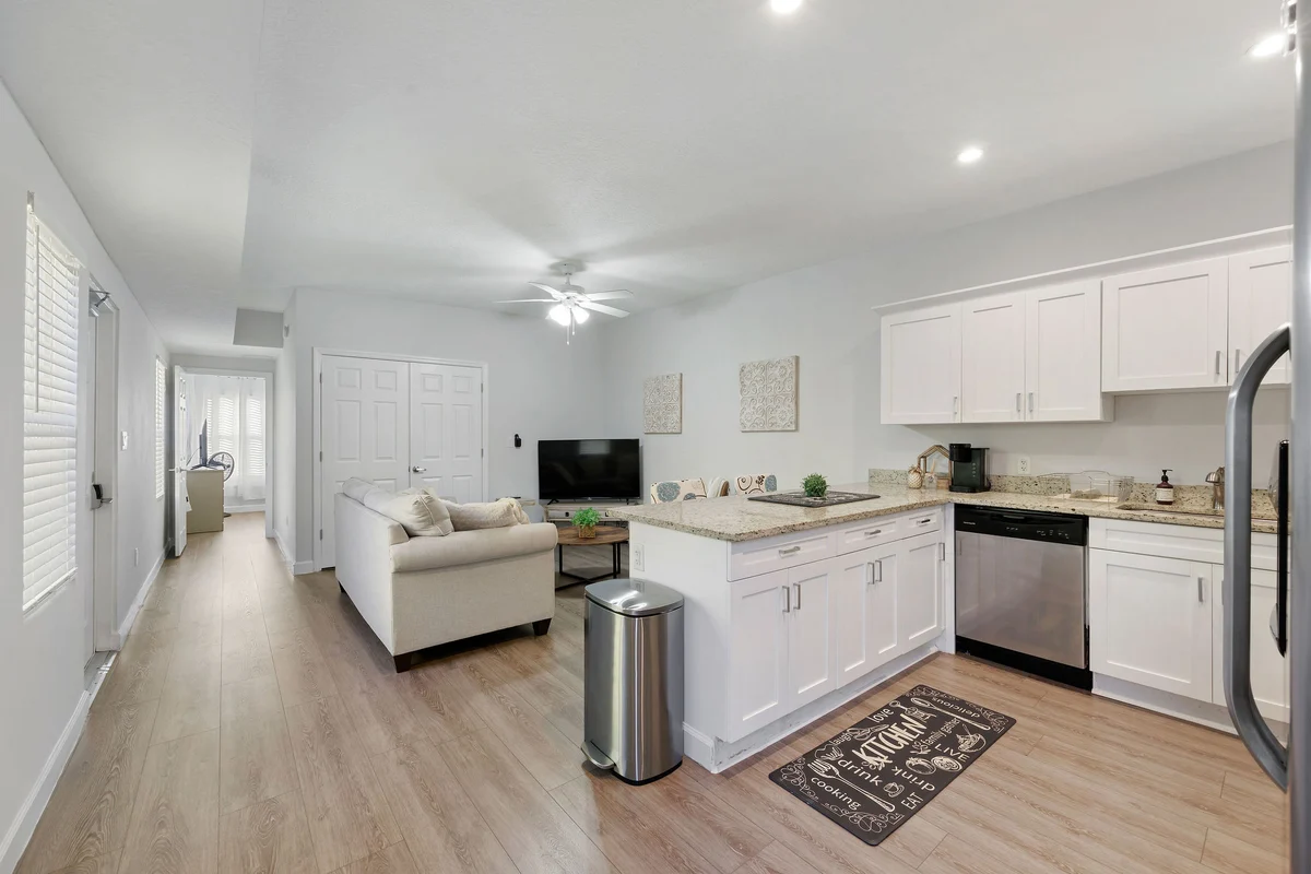 Home in West Palm Beach property photo 5