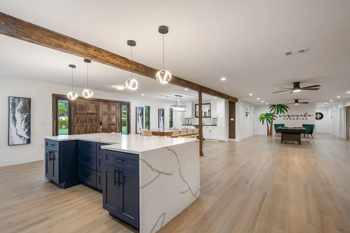 Home in Sarasota property photo 2