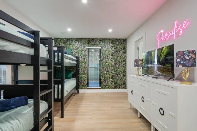 Bedroom 1 image 1
