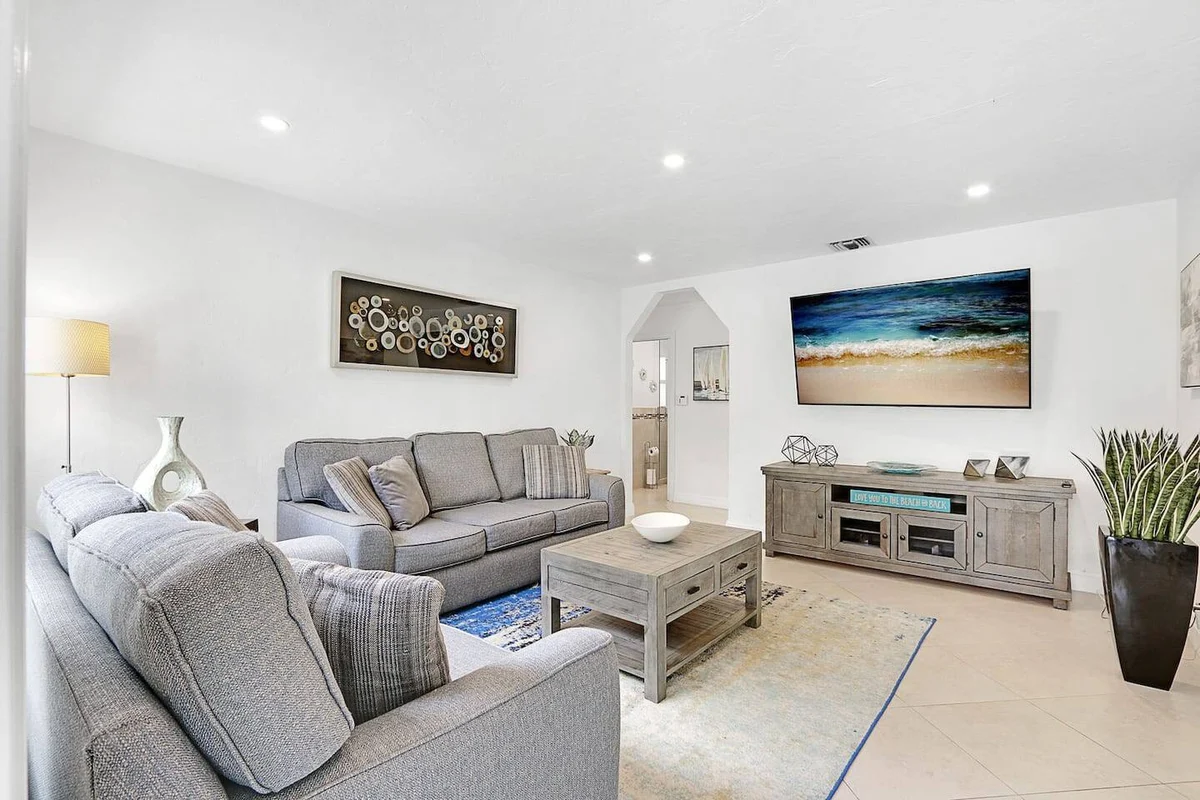 Home in Pompano Beach property photo 5