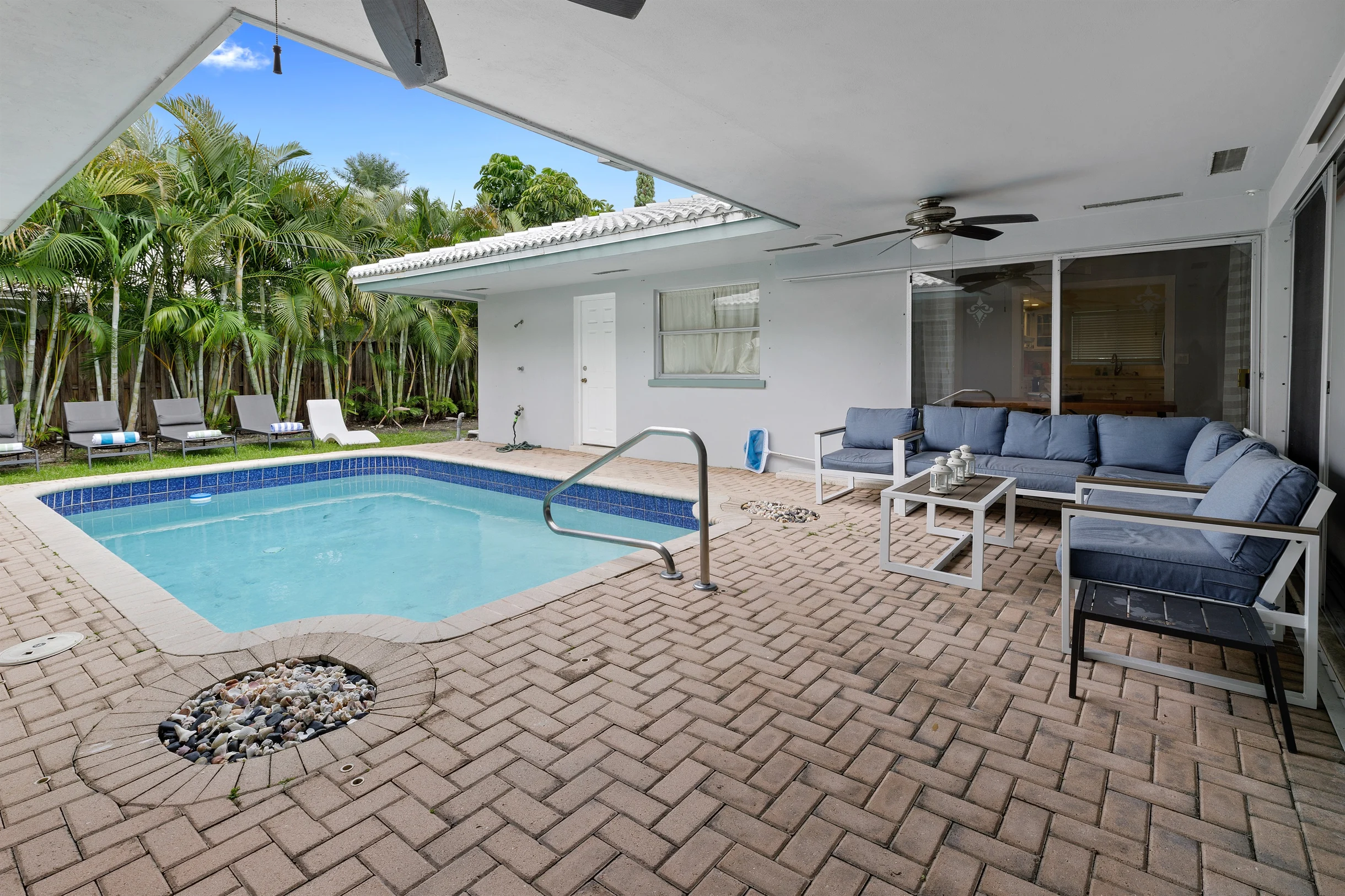 Home in Wilton Manors property photo 5