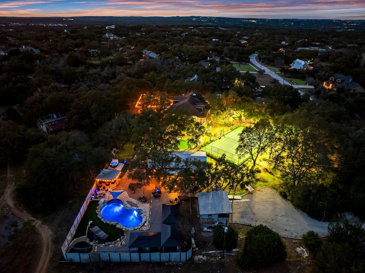 Cielo Estate: Resort Style Pool+Hot Tub Sports Courts 3 Acres property photo 5