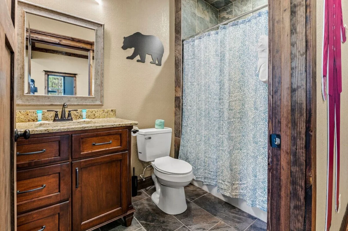 Bathroom 2 image 1