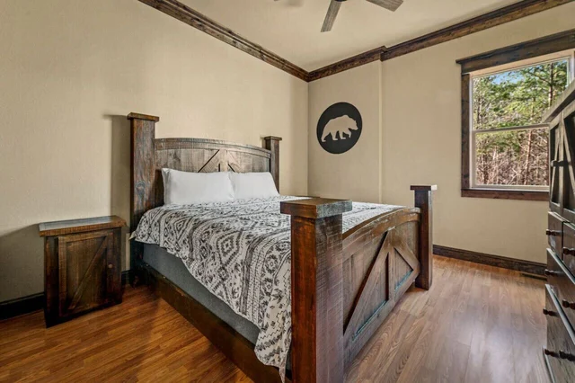 Bedroom 1 image 1
