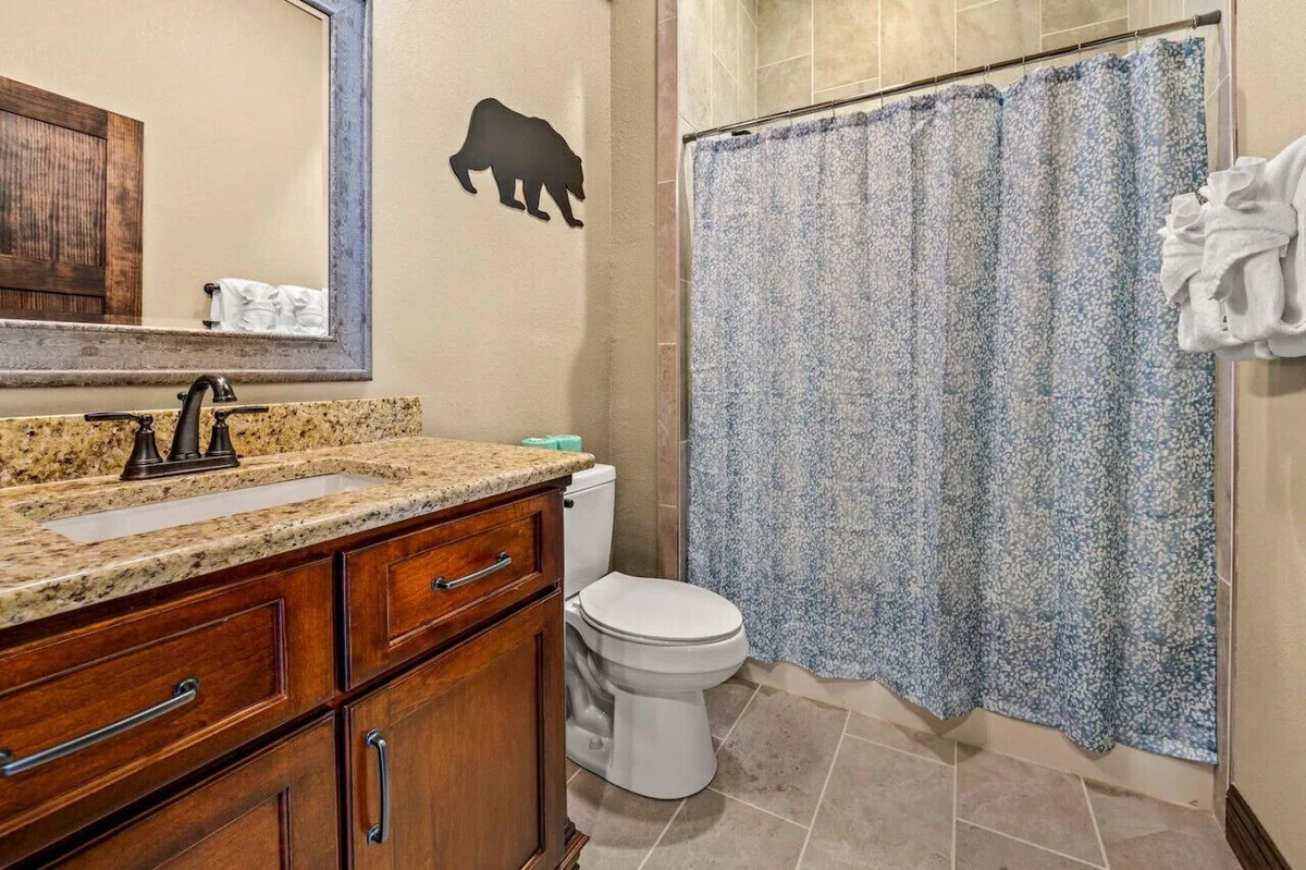 Bathroom 1 image 1