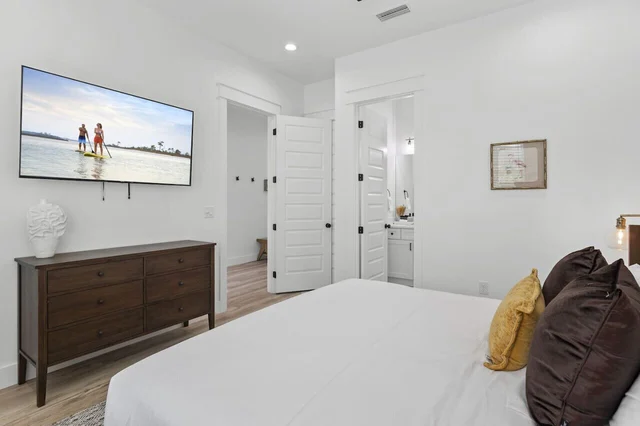 Bedroom 1 image 1