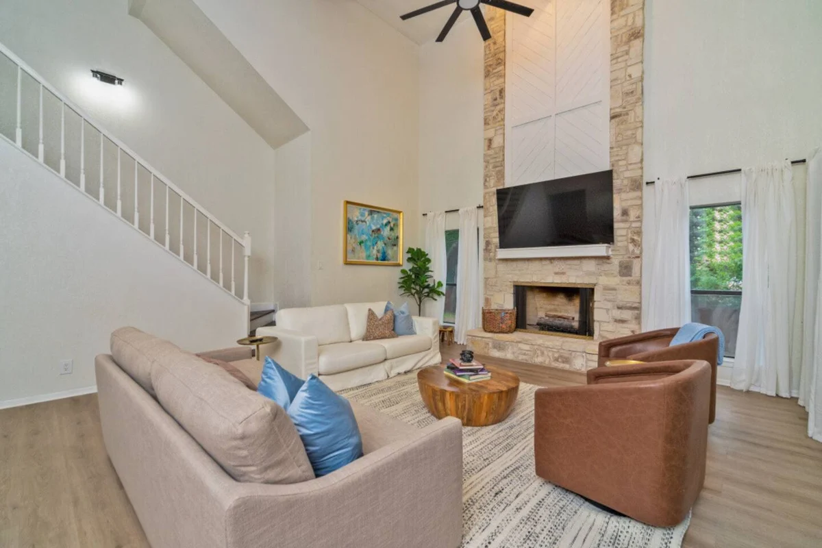Free Heated Pool & Hot Tub, Large Home, King Bed property photo 4
