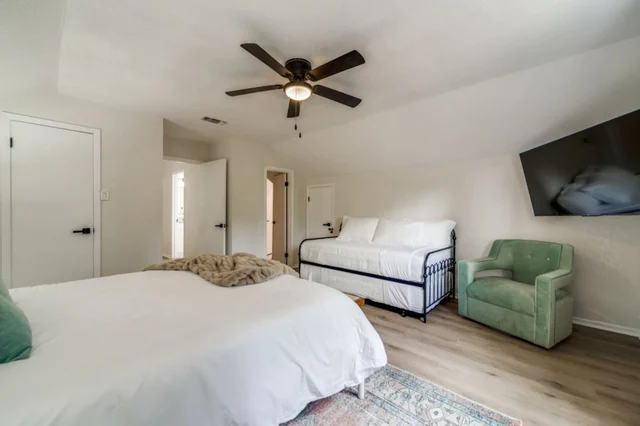 BEDROOM image 1