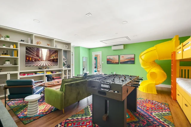 BEDROOM image 1