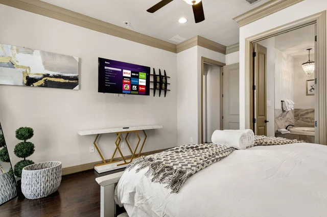 BEDROOM image 1