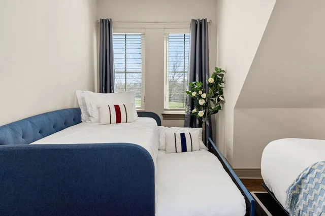 BEDROOM image 1