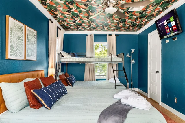 BEDROOM image 1