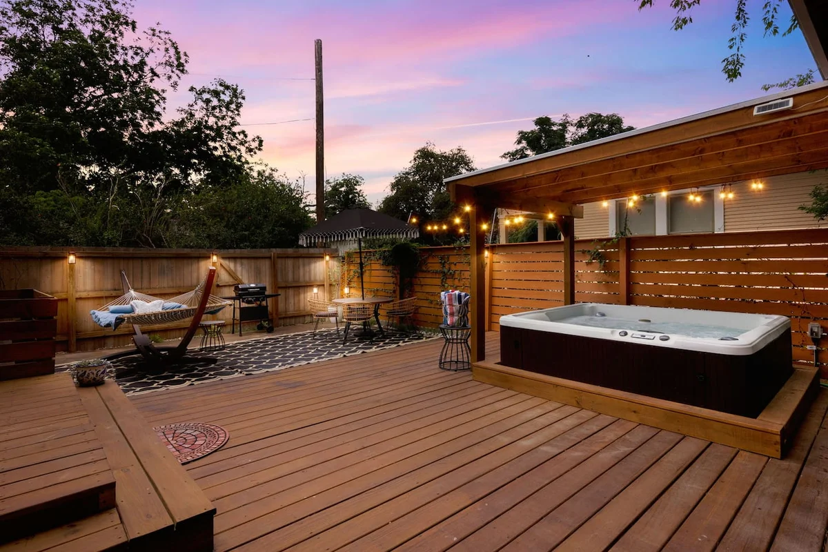 Heart of Southtown, Hot Tub, Hammock, King &TVs property photo 1