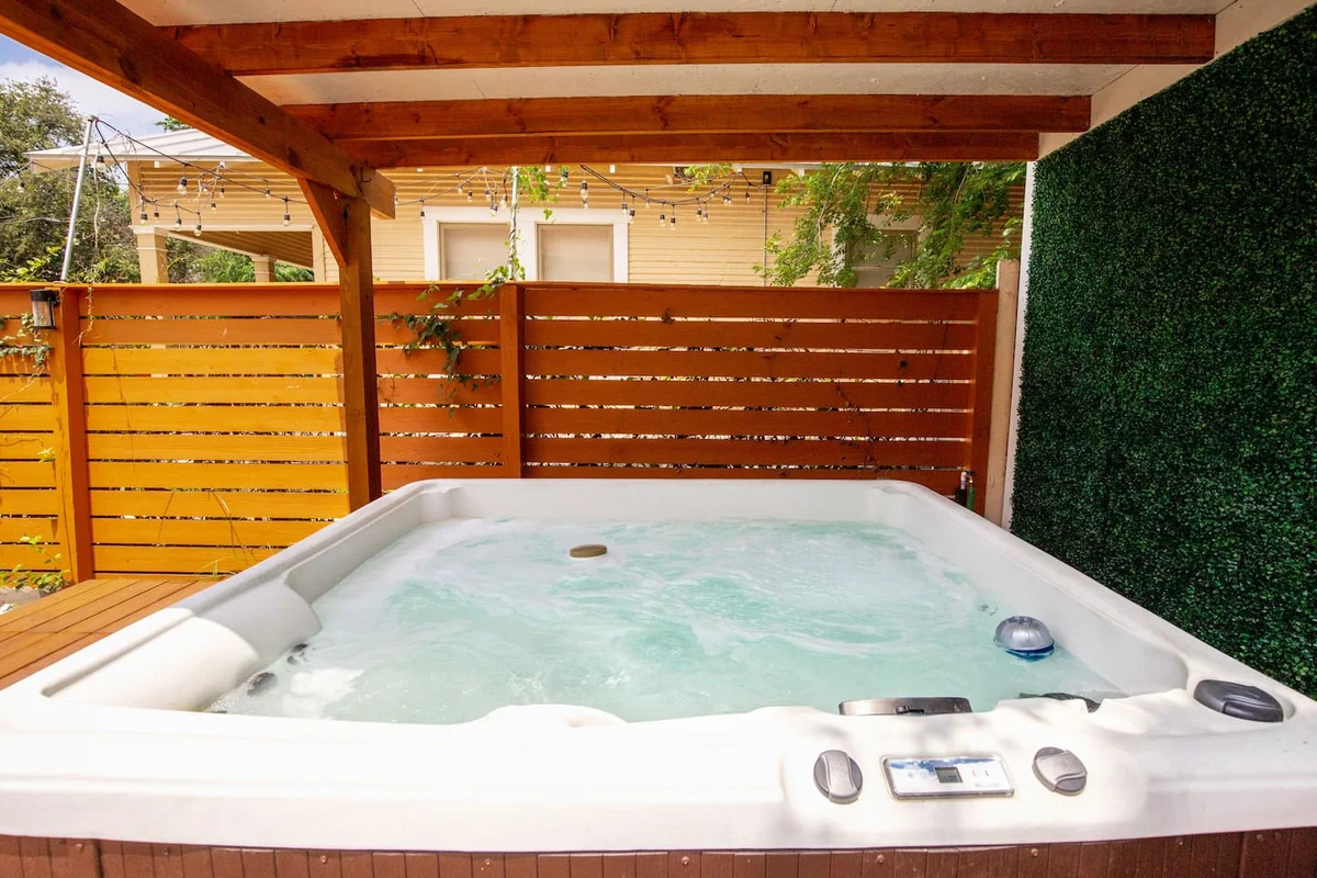 Heart of Southtown, Hot Tub, Hammock, King &TVs property photo 3