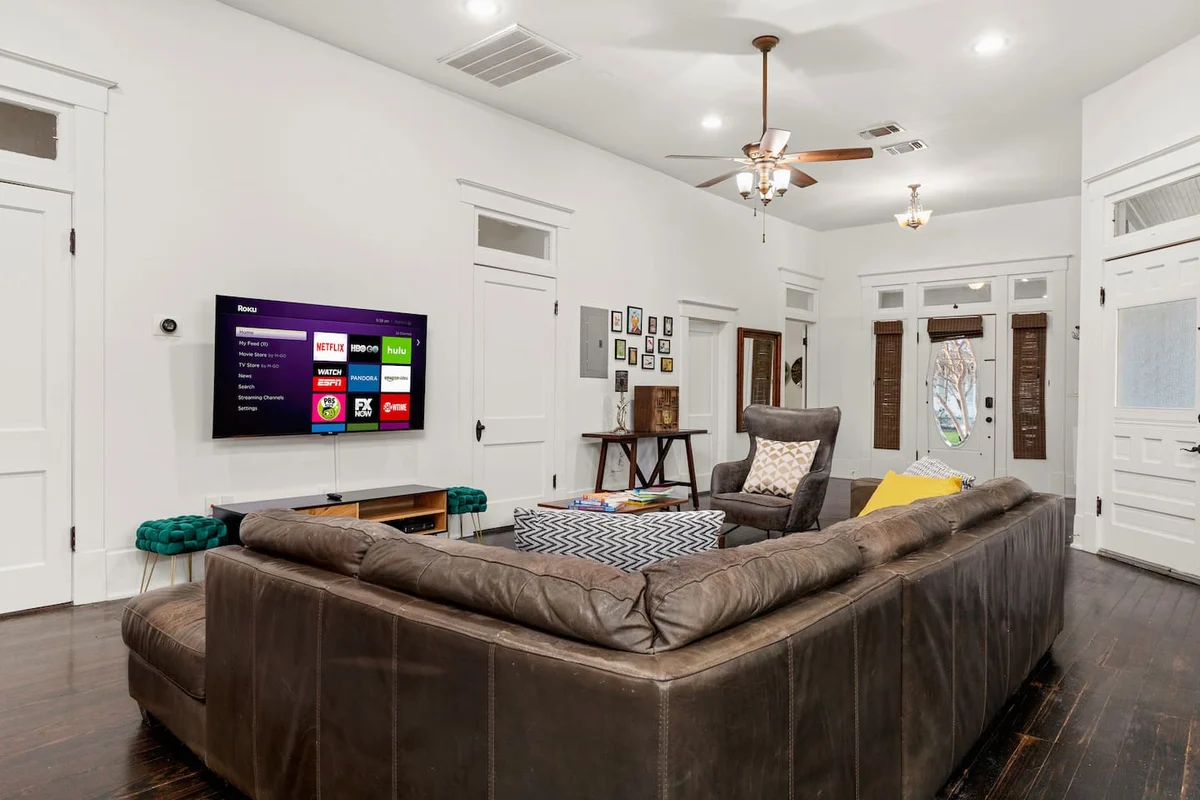 Southtown Charm: Pool, King Beds, Arcade & Games property photo 2