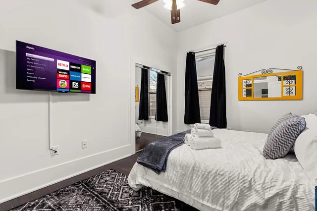 BEDROOM image 1