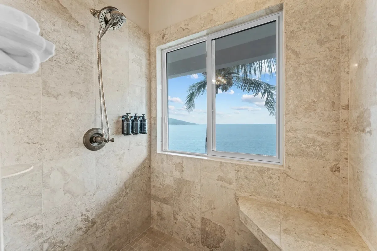 Oceanfront | Peterborg | Infinity Pool | Generator #105