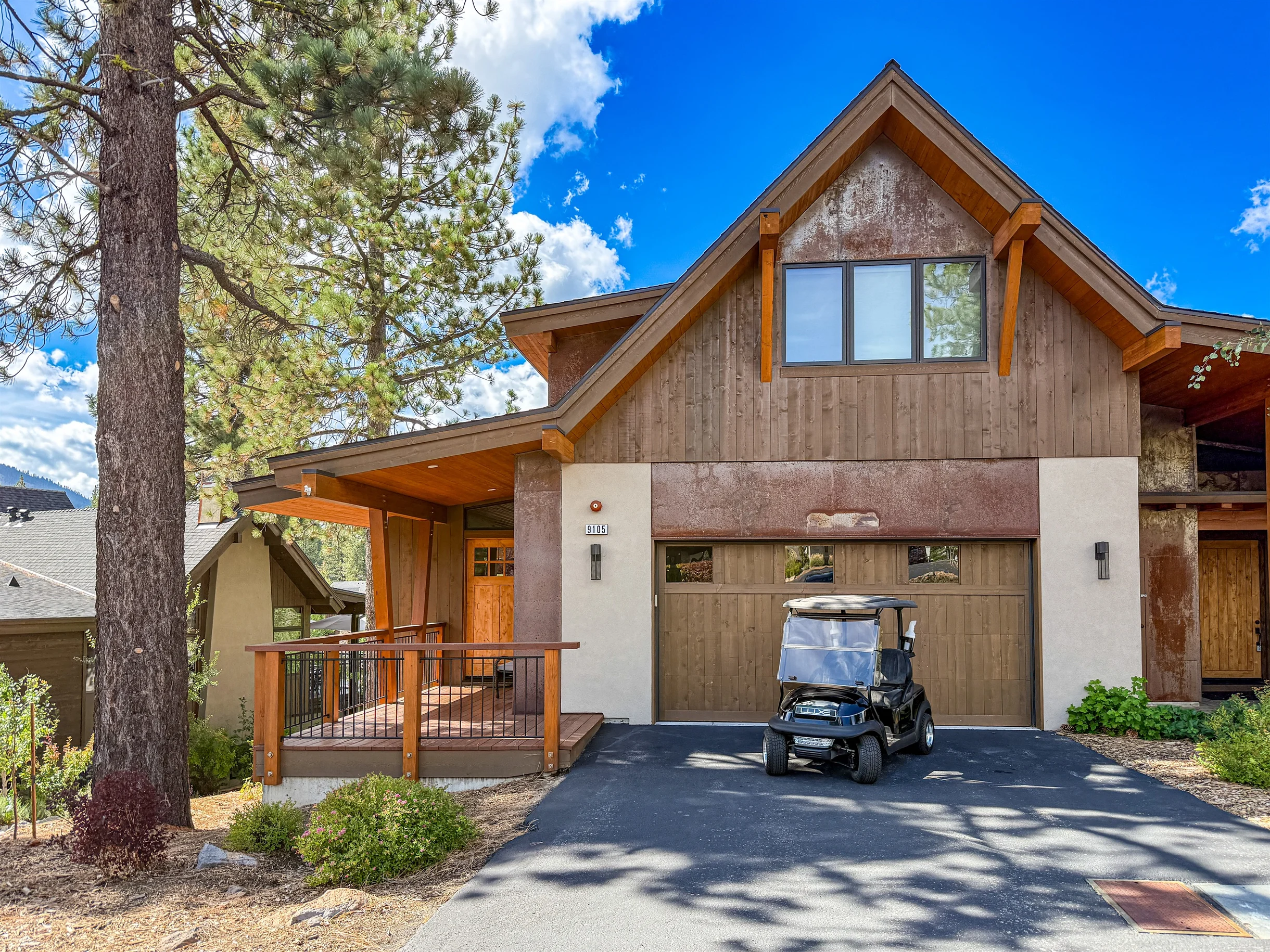 Ski Resort Views, Hot Tub & Golf Course #120