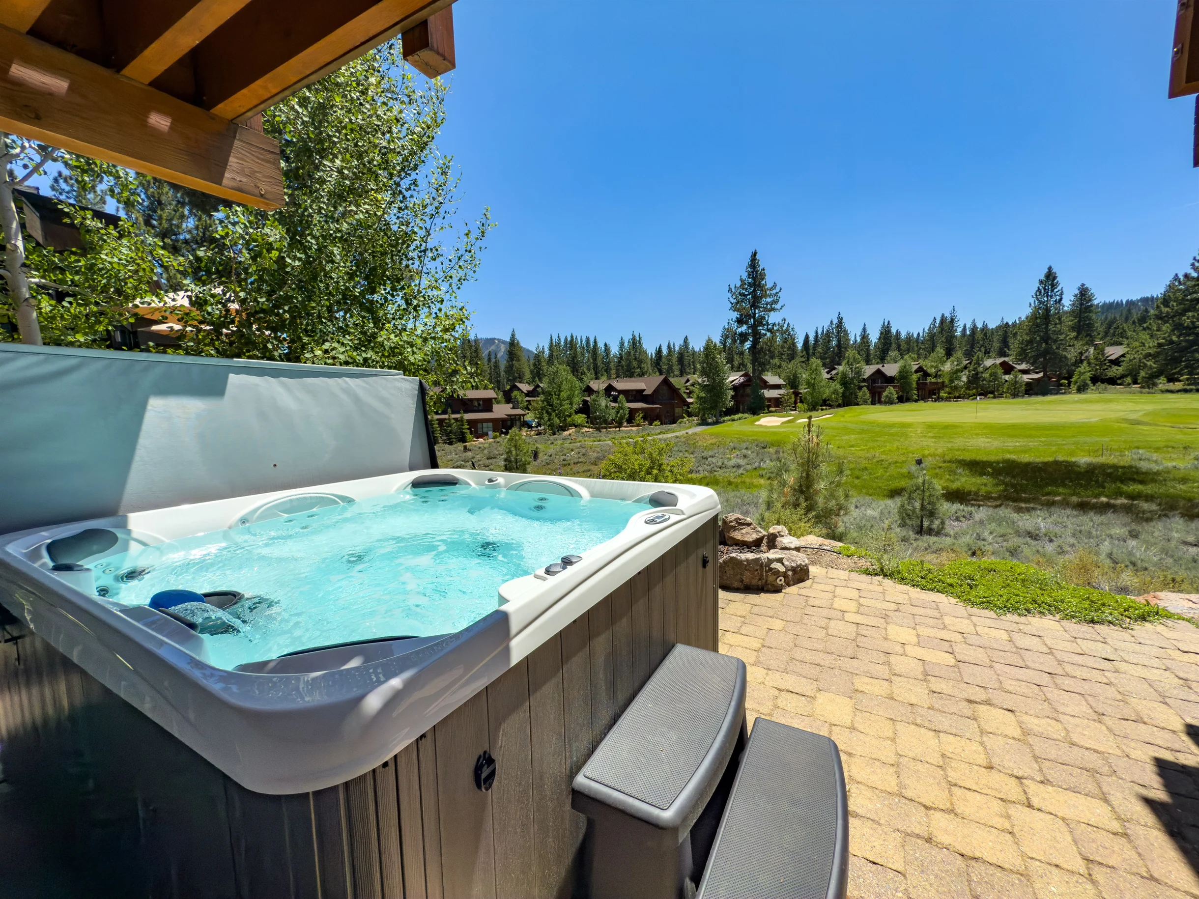 Ski Resort Views, Hot Tub & Golf Course #117