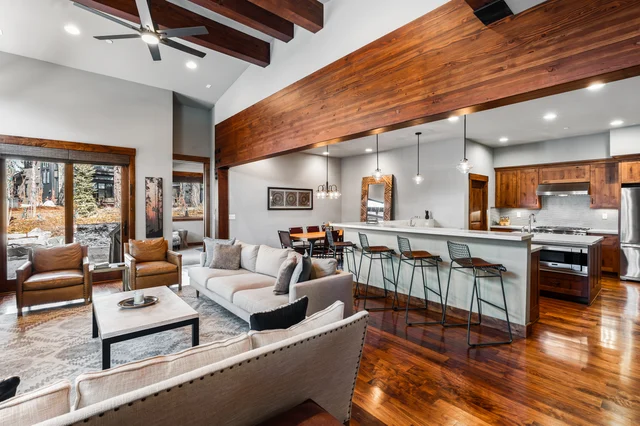 Modern Townhome with 3 King Suites, Near Northstar