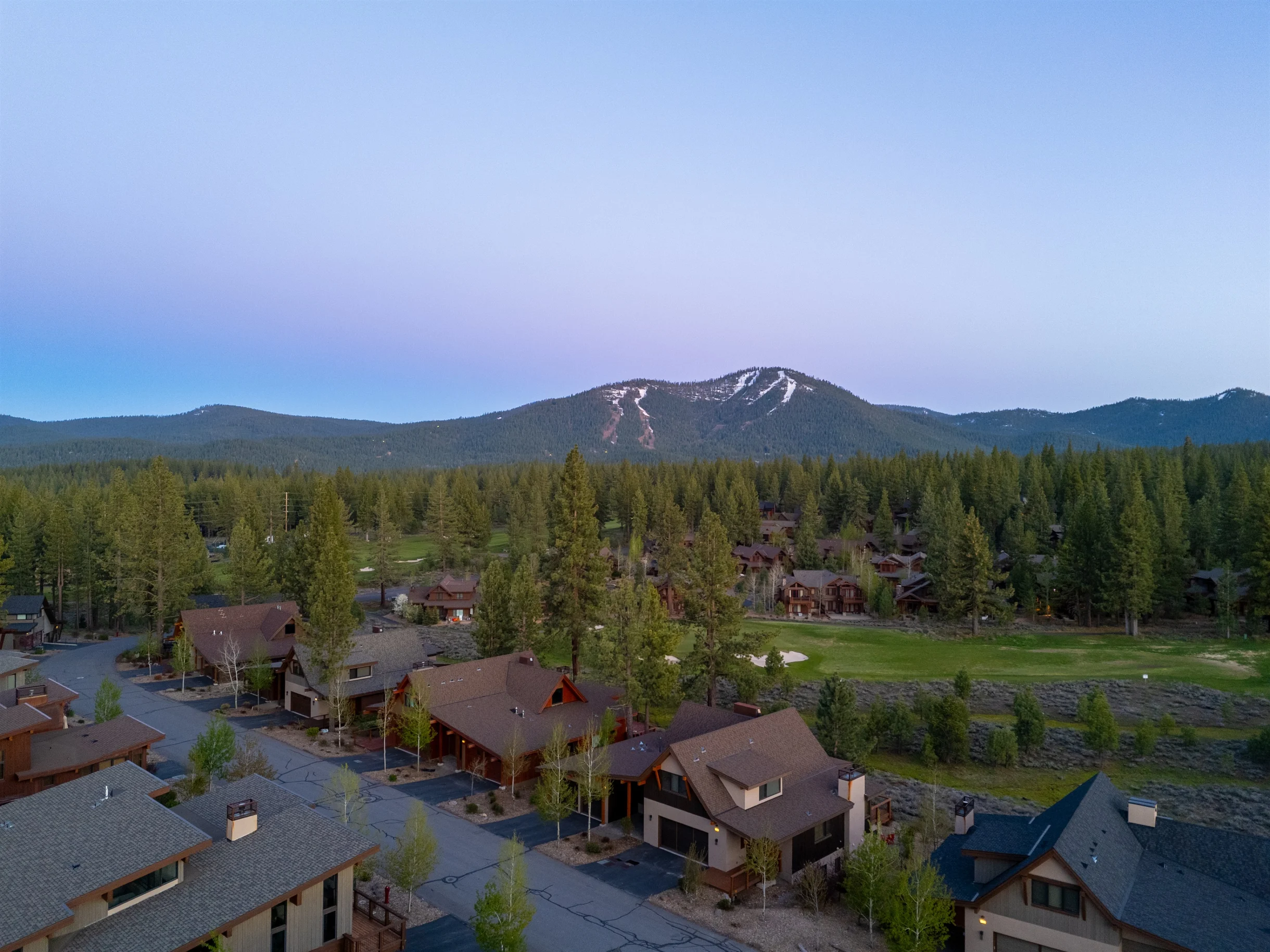 Modern Townhome with 3 King Suites, Near Northstar #77