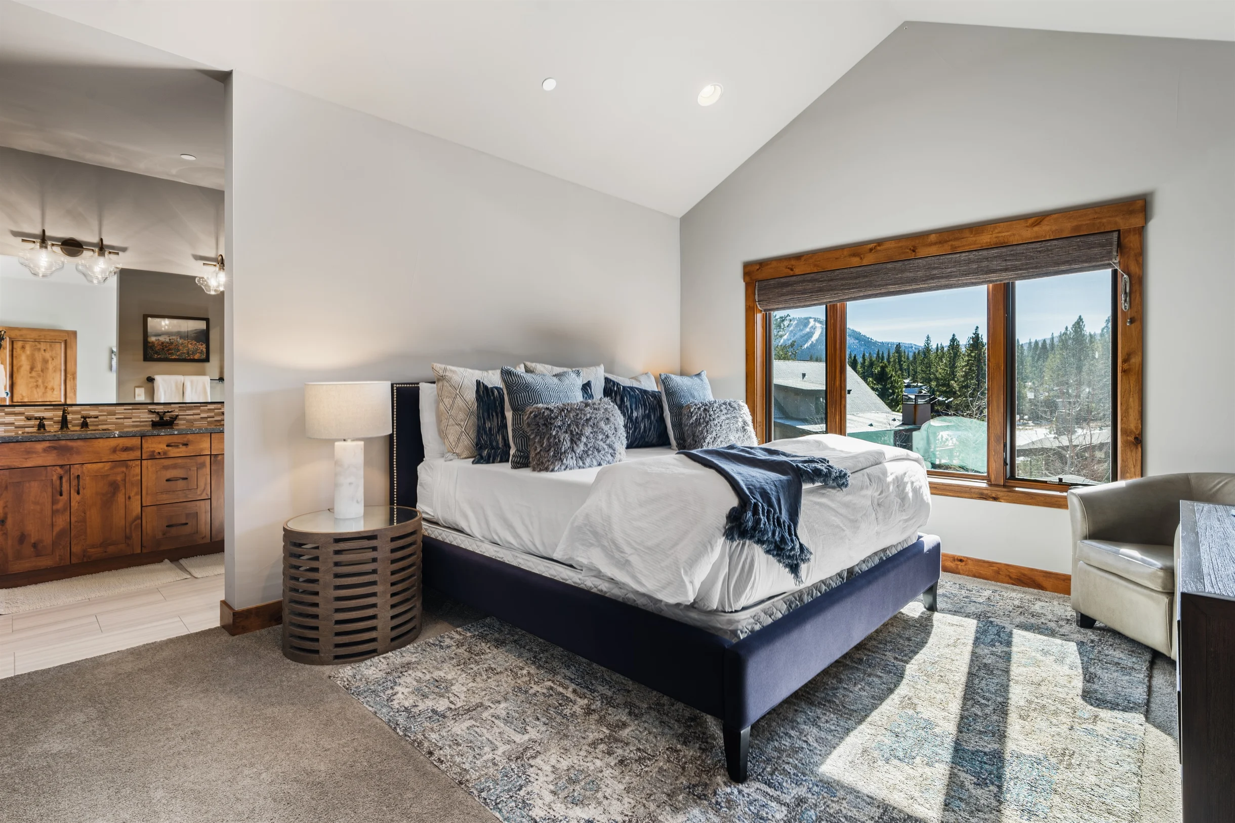 Modern Townhome with 3 King Suites, Near Northstar #65