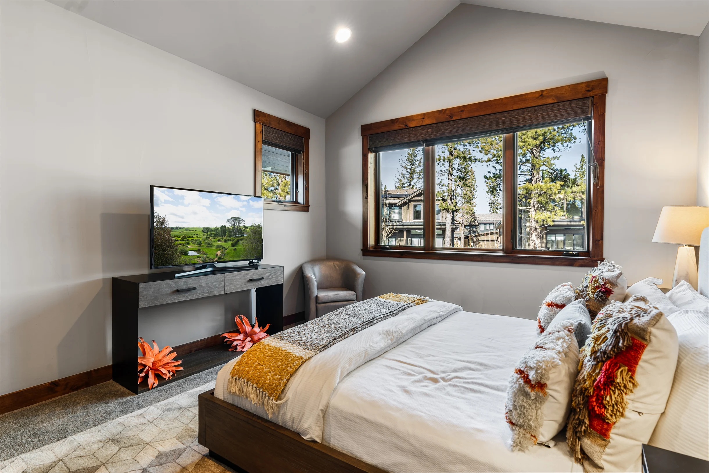 Modern Townhome with 3 King Suites, Near Northstar #73