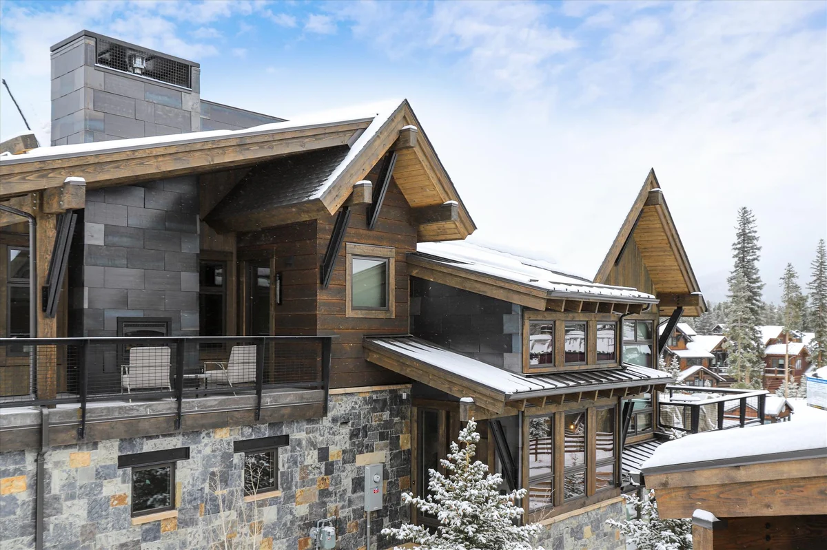 Falcon Haus #64