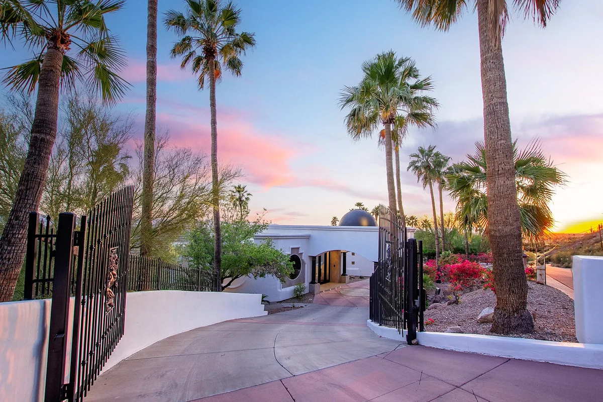 Manor on Valle Vista #235