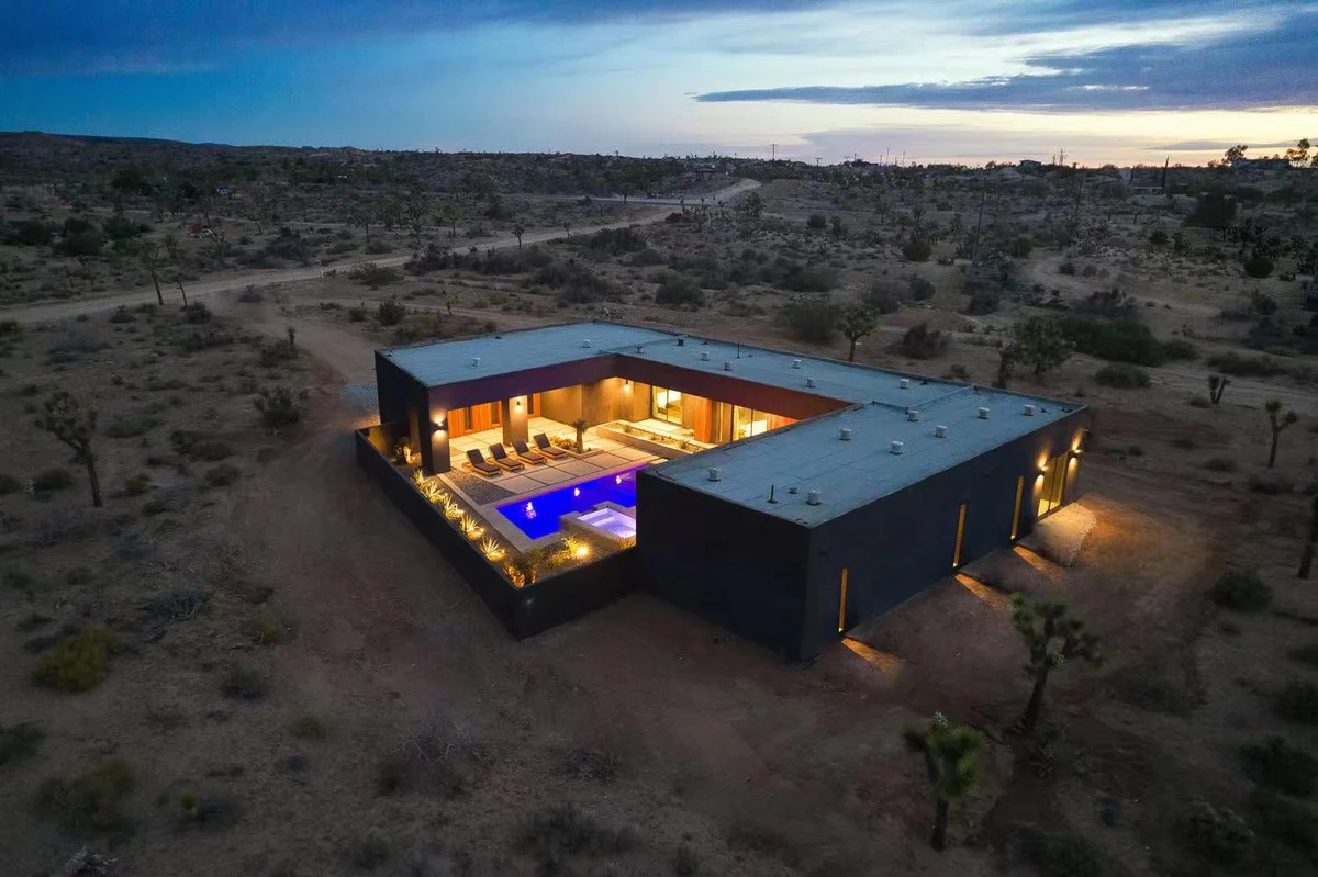 Warren Vista 2 - Black C-House #65