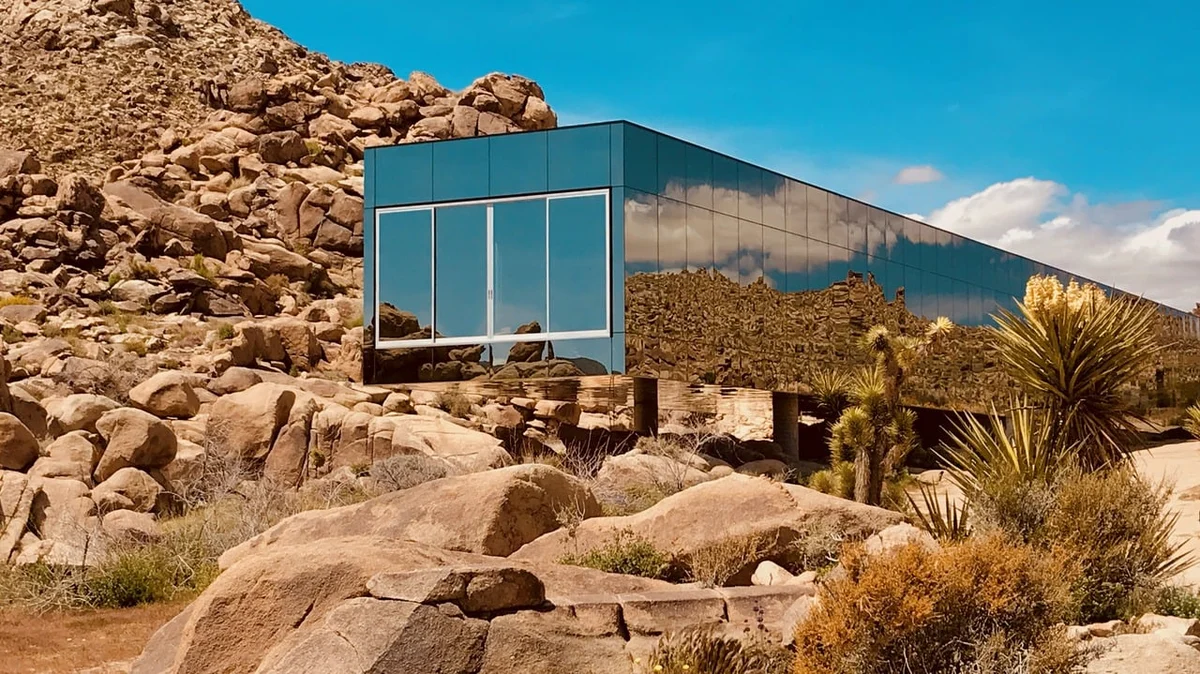Uphill - Invisible House #86