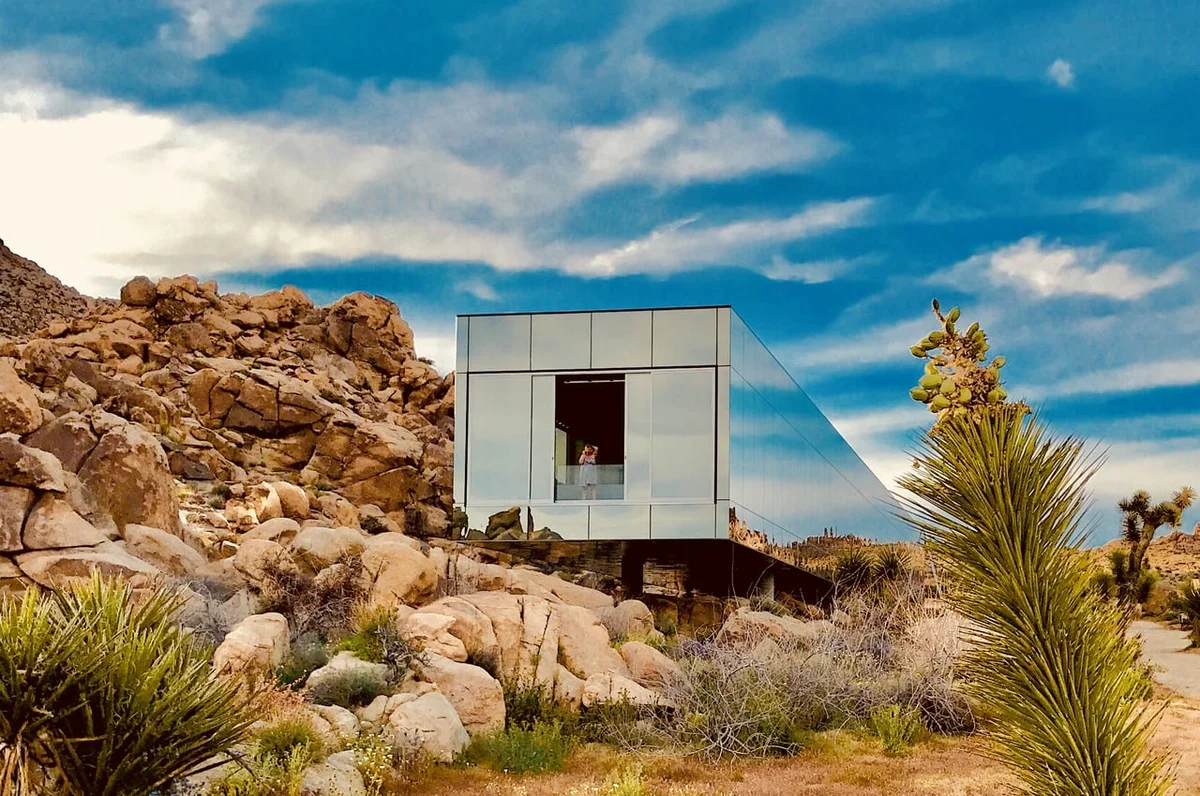 Uphill - Invisible House #83