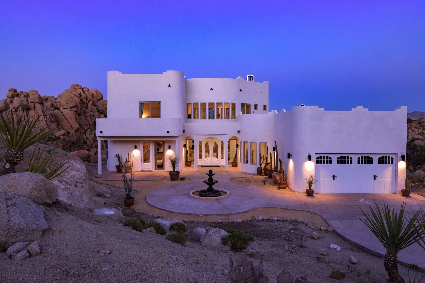 Manzanita 1 - Casa Blanca – 6 Bedroom Vacation Rental in Yucca
