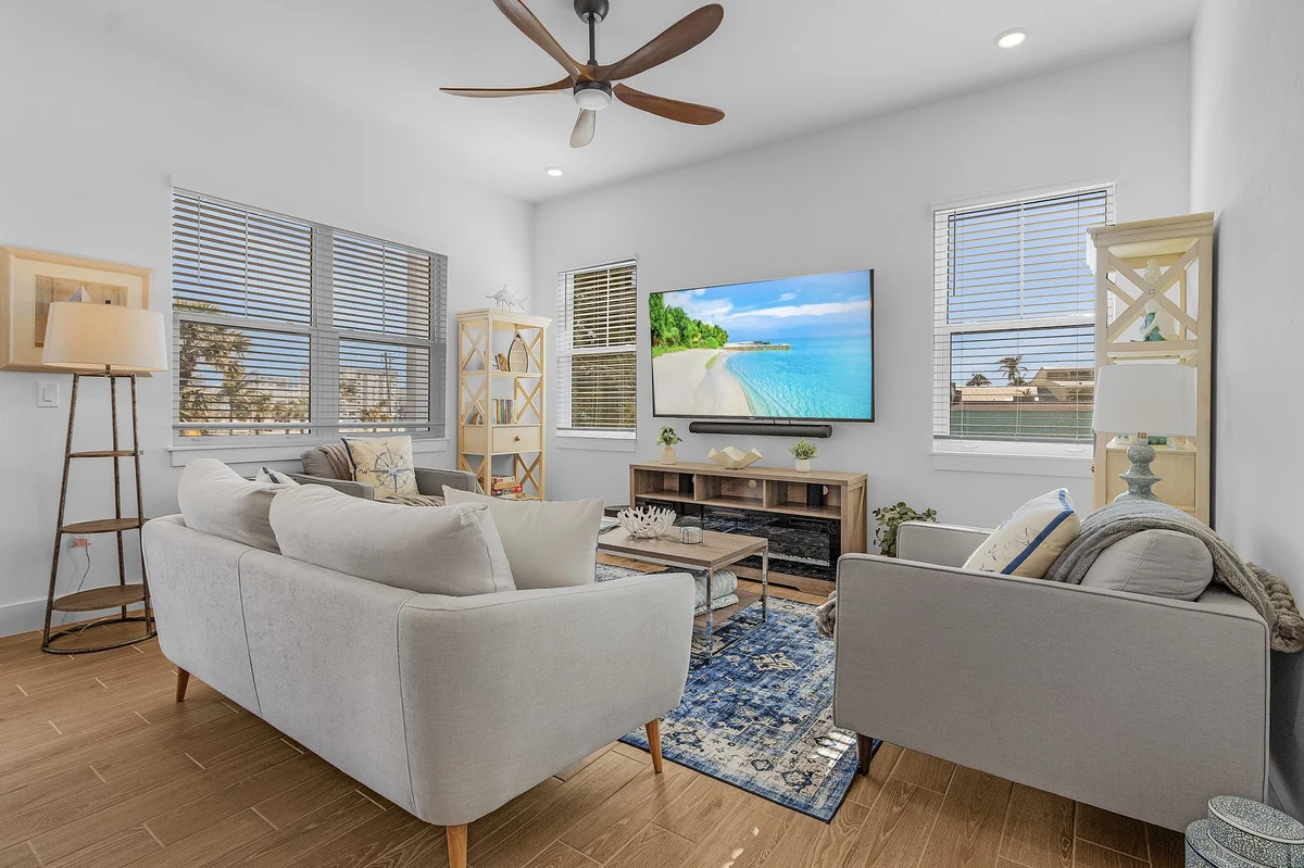 118 Luxury 4 Bed w/ Den 4.5 Bath | Heated Pool & Spa #62
