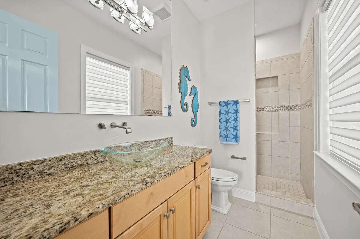 8214 Papa's Boat House Private Beach House: Heated Pool & Ocean #40