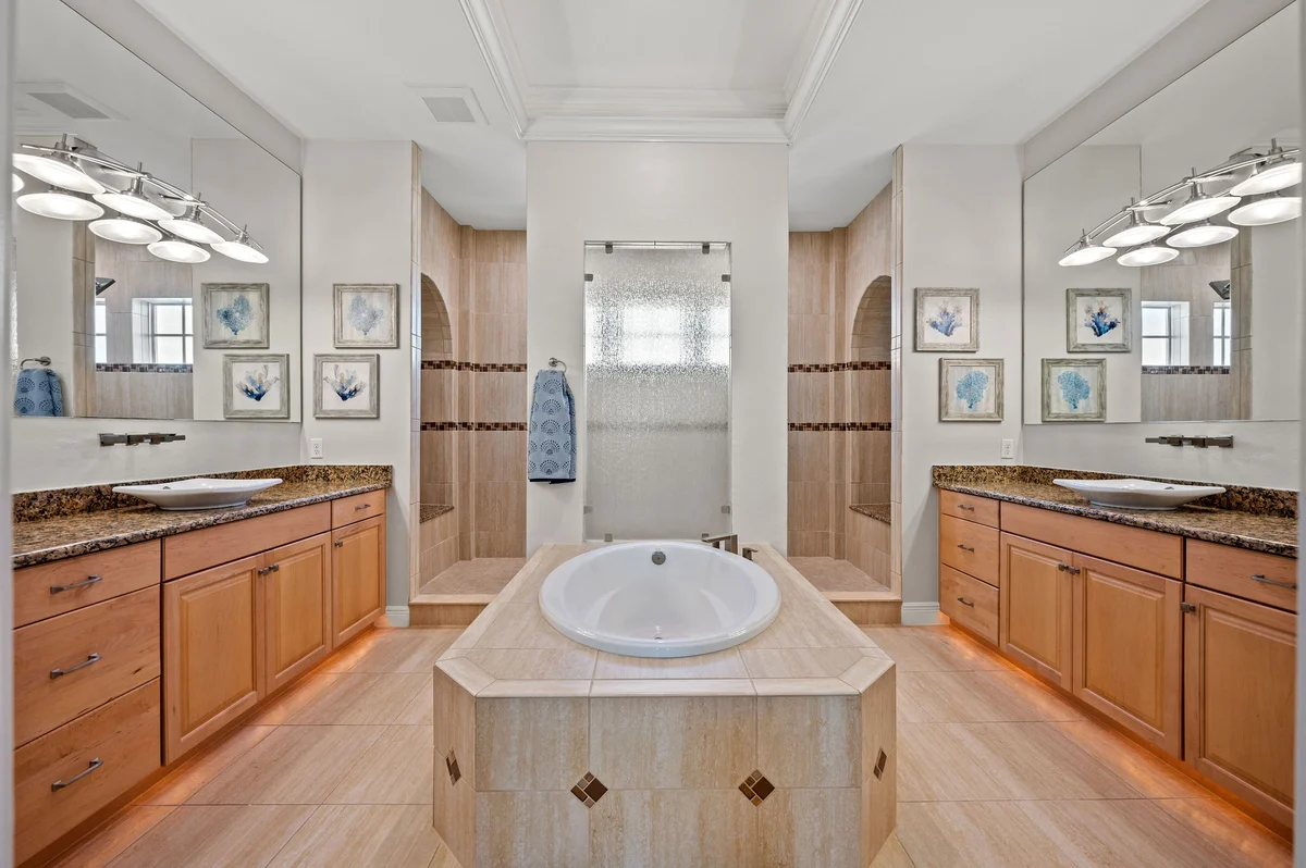 8214 Papa's Boat House Private Beach House: Heated Pool & Ocean #39