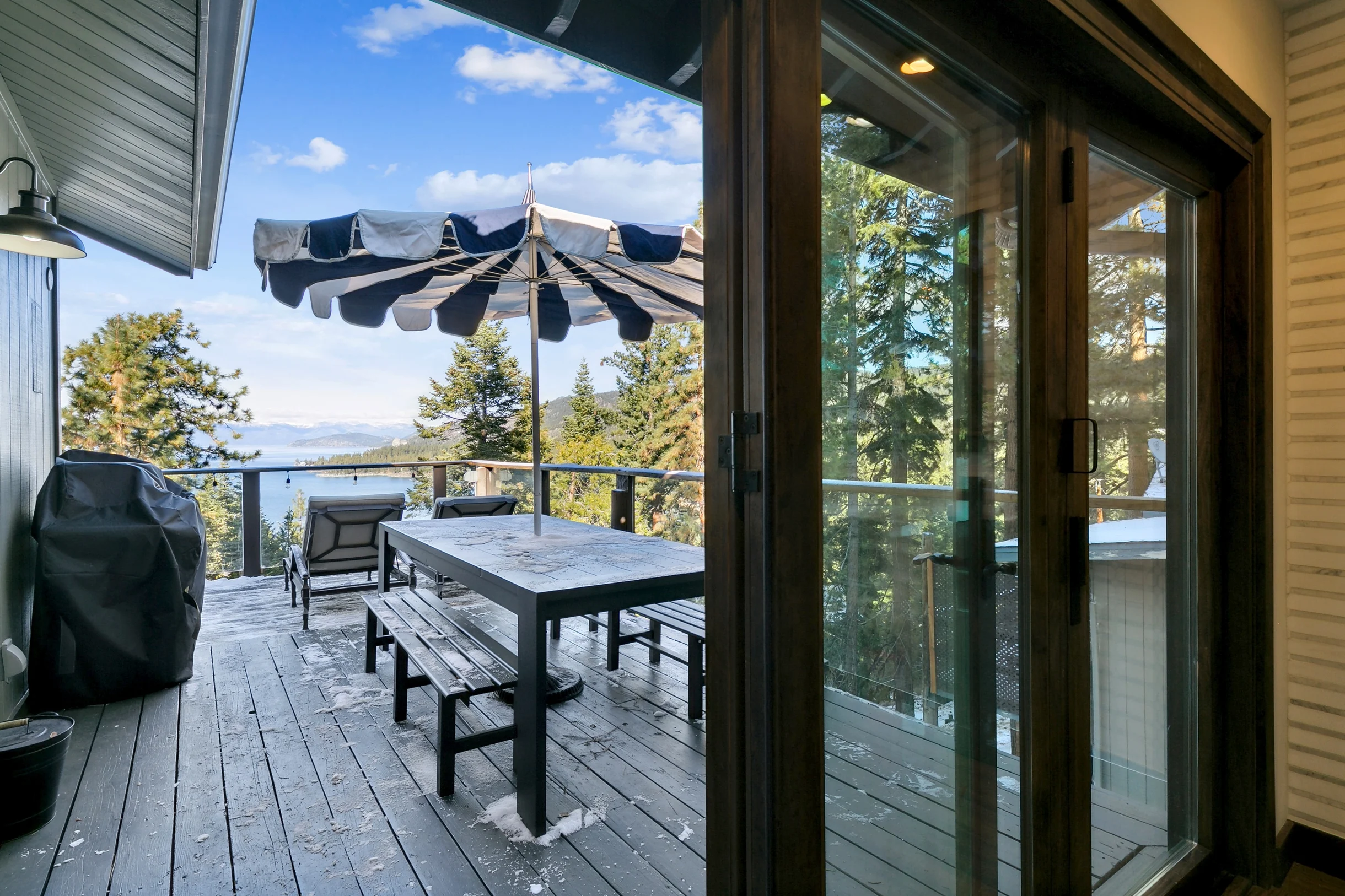 Heavenly lakeview home with hot tub and large kitchen Luxe42 #122