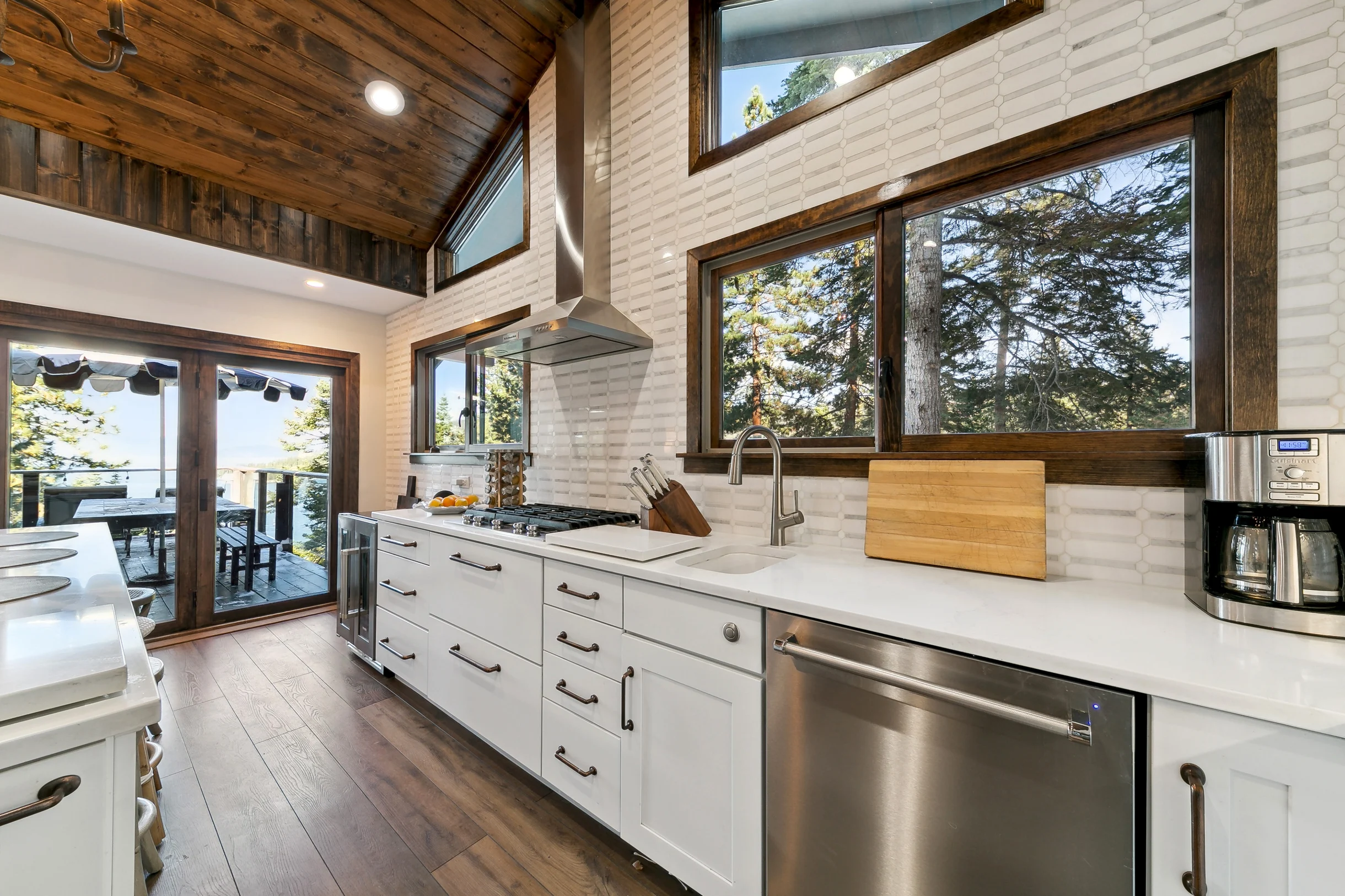 Heavenly lakeview home with hot tub and large kitchen Luxe42 #62
