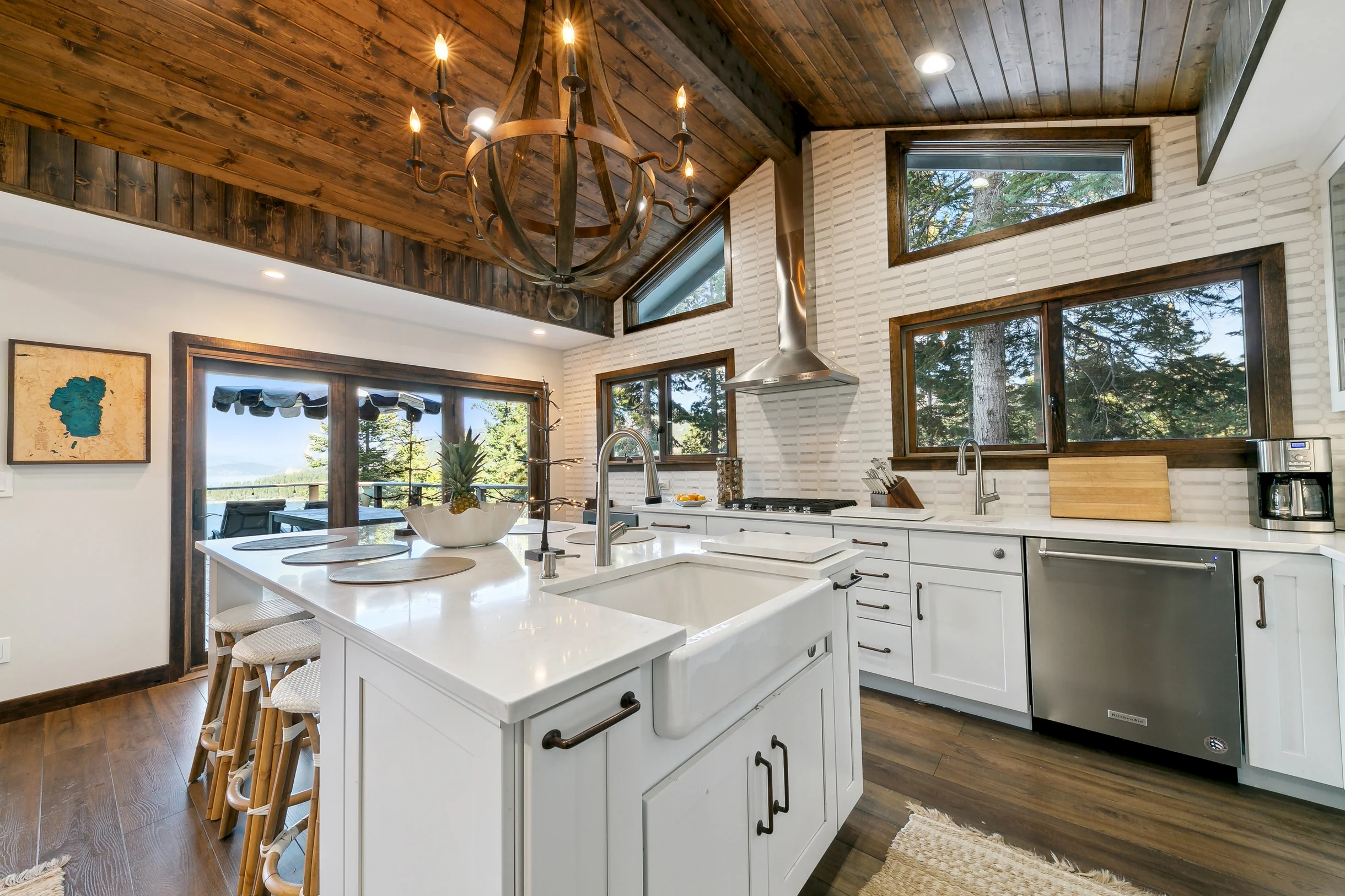 Heavenly lakeview home with hot tub and large kitchen Luxe42 #75