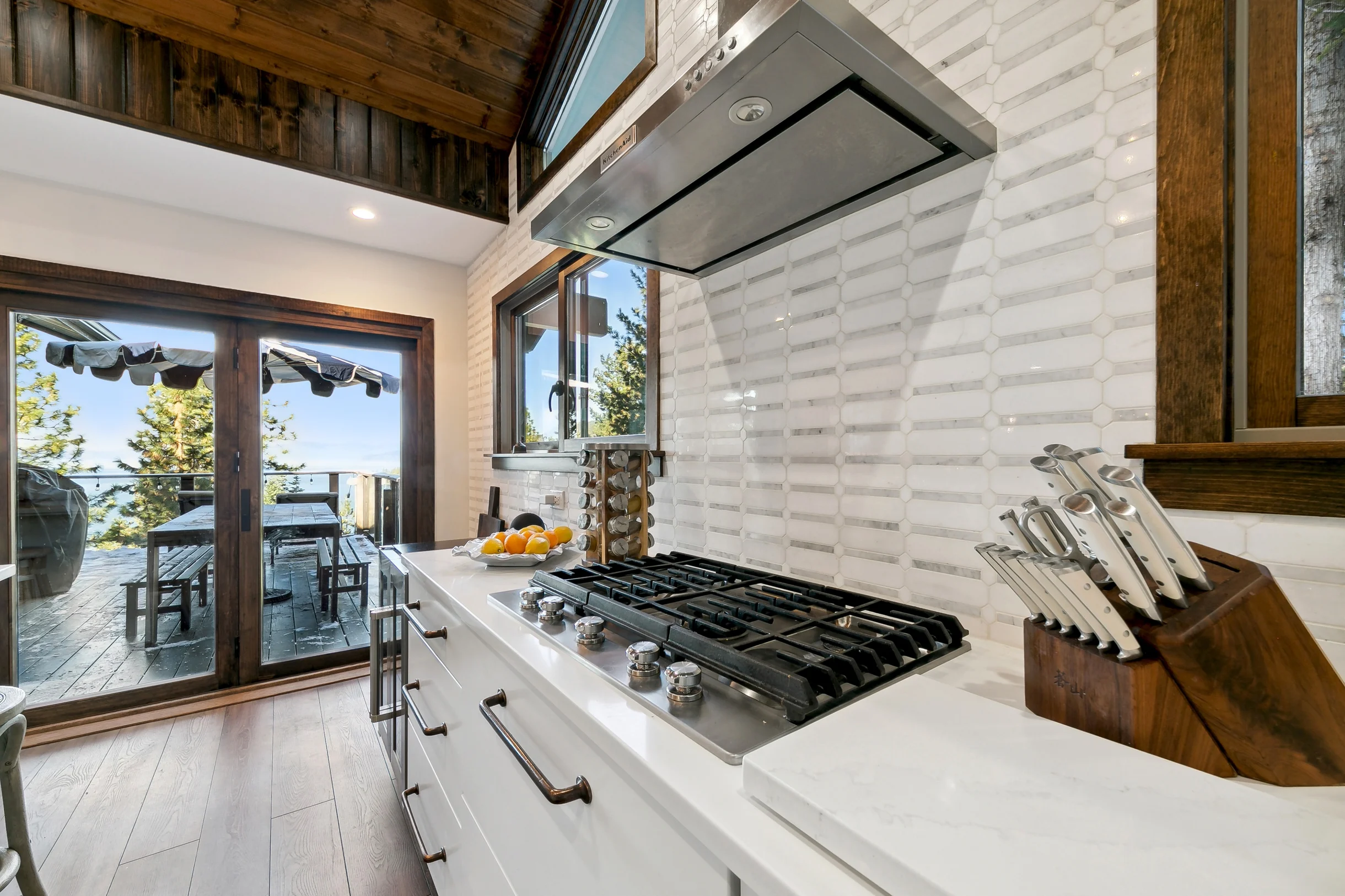 Heavenly lakeview home with hot tub and large kitchen Luxe42 #49